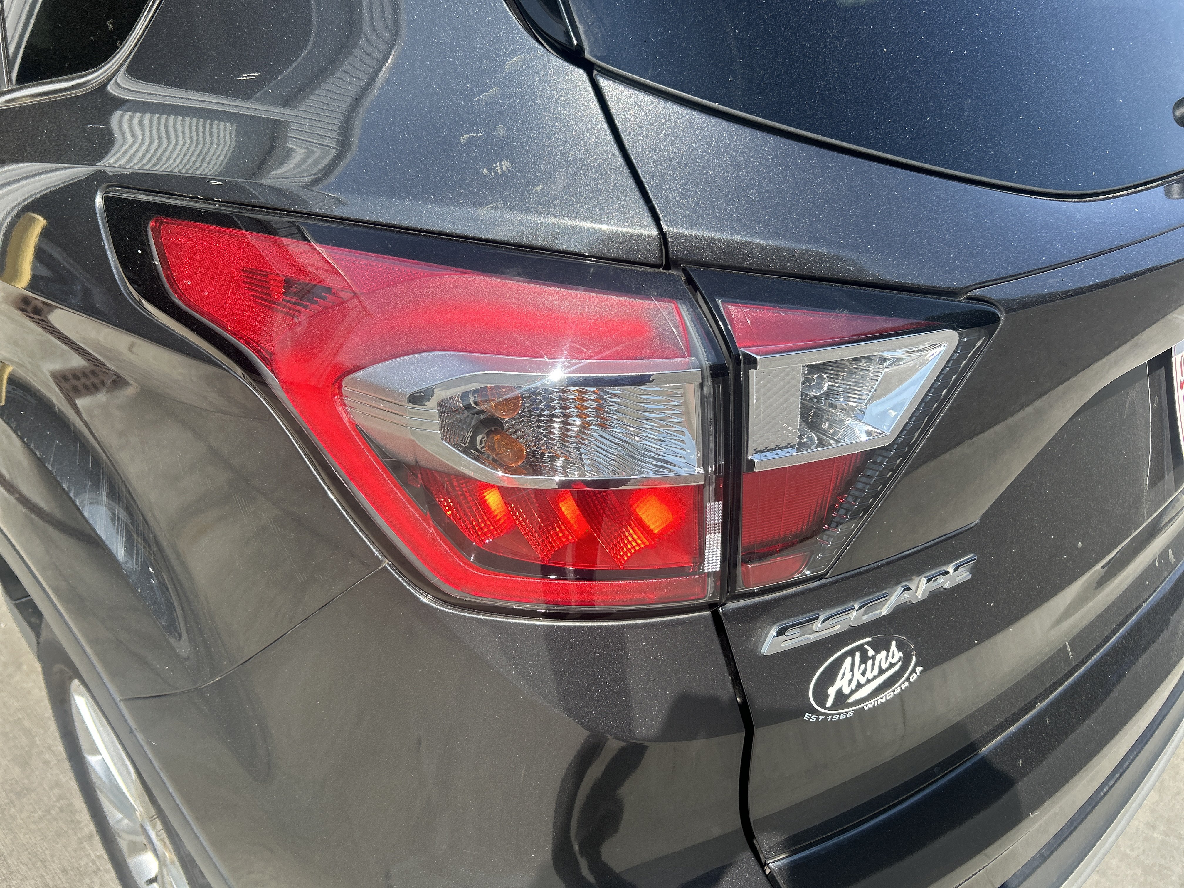 Used 2018 Ford Escape SE FWD image 35