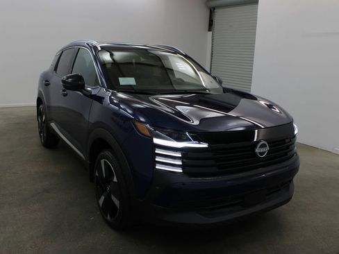New 2026 Nissan Kicks SR w/ SR Premium Package FWD image 6