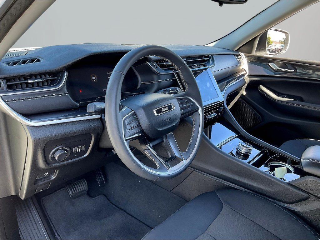 Used 2023 Jeep Grand Cherokee L Laredo AWD/4WD image 18