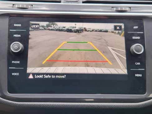 Used 2023 Volkswagen Tiguan SE w/ Panoramic Sunroof Package image 19