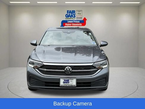 Used 2024 Volkswagen Jetta SE FWD image 3