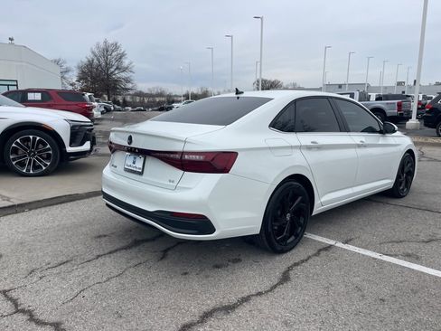 Used 2025 Volkswagen Jetta SE w/ Sunroof Package image 3