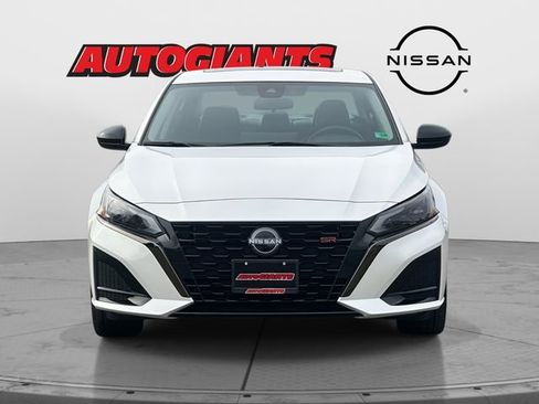 Used 2023 Nissan Altima 2.5 SR w/ SR Premium Package image 7
