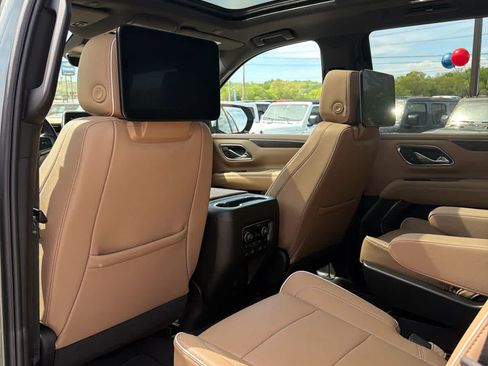 Used 2023 Chevrolet Tahoe Premier w/ Advanced Technology Package image 14