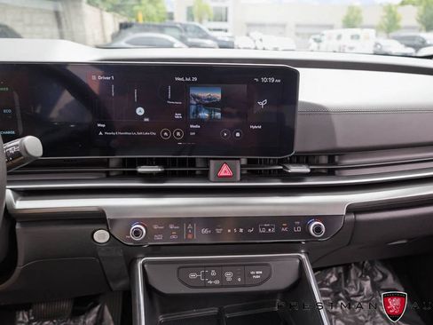 Used 2025 Kia Carnival SX Prestige FWD image 32