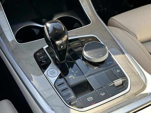 Used 2022 BMW X7 xDrive40i w/ Premium Package AWD/4WD image 15