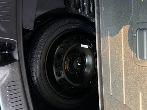 Used 2021 Buick Encore GX Essence w/ Sport Touring Package image 9