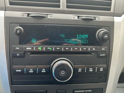 Used 2011 Chevrolet Traverse LS image 23