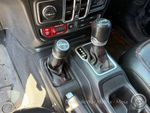 Used 2018 Jeep Wrangler Unlimited Rubicon AWD/4WD image 11