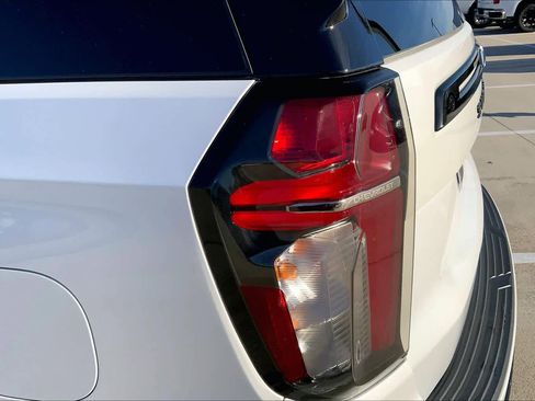 Used 2023 Chevrolet Suburban RST w/ Luxury Package image 28