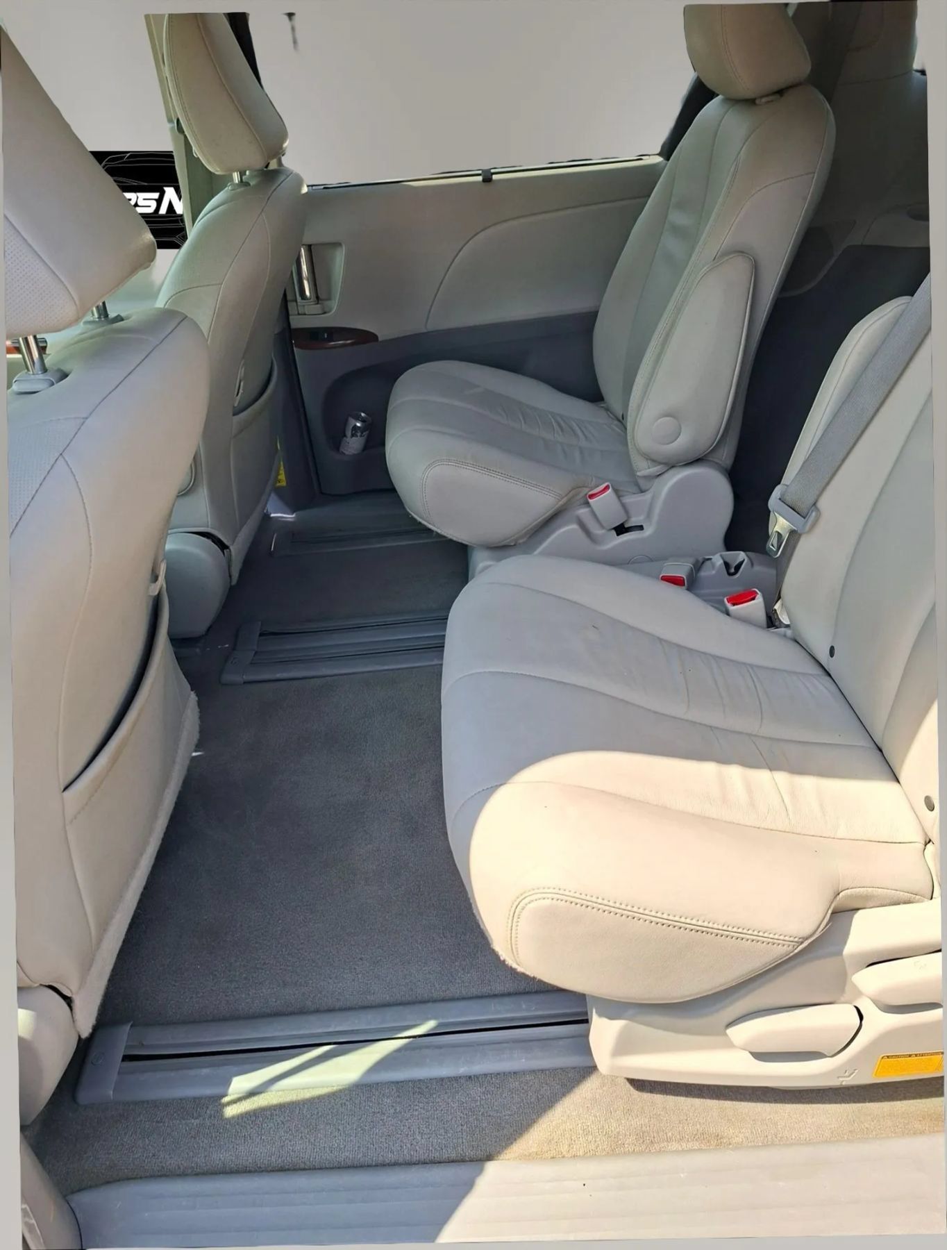 Used 2014 Toyota Sienna XLE FWD image 8