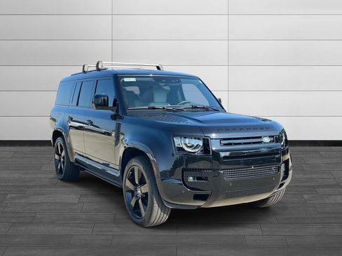 Certified 2025 Land Rover Defender 130 X-Dynamic SE AWD/4WD image 7