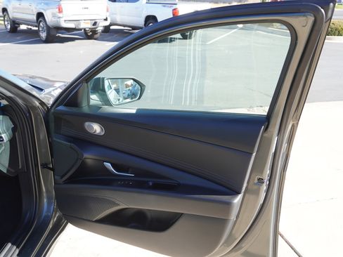 Used 2025 Hyundai Elantra SEL image 22