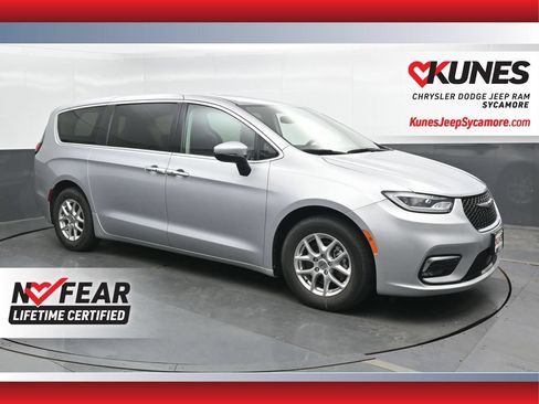 Used 2023 Chrysler Pacifica Touring-L FWD image 1