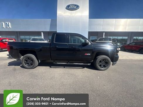 Used 2017 Chevrolet Silverado 1500 LT w/ Midnight Edition AWD/4WD image 5
