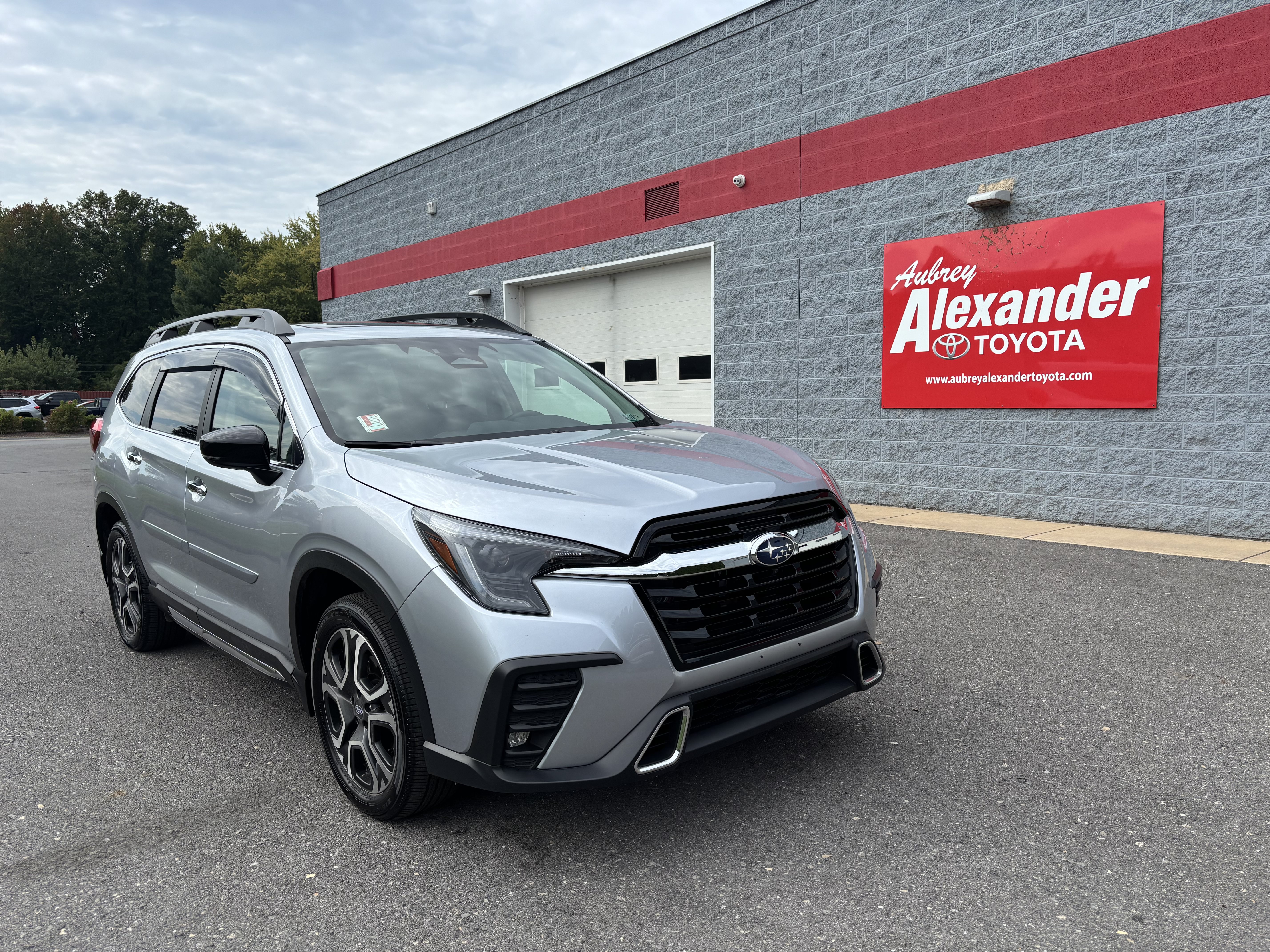 Used 2025 Subaru Ascent Touring w/ Popular Package #1 AWD/4WD image 1