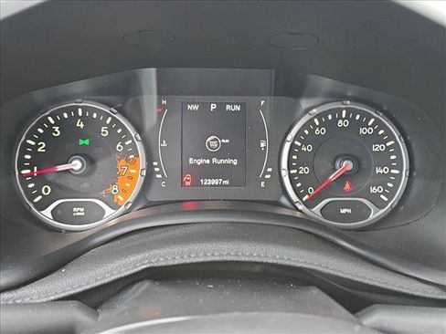 Used 2017 Jeep Renegade Latitude w/ Popular Equipment Group image 9