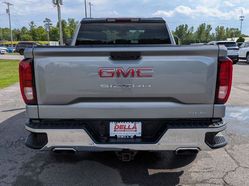 Used 2023 GMC Sierra 1500 SLE w/ X31 Off-Road Package AWD/4WD image 9