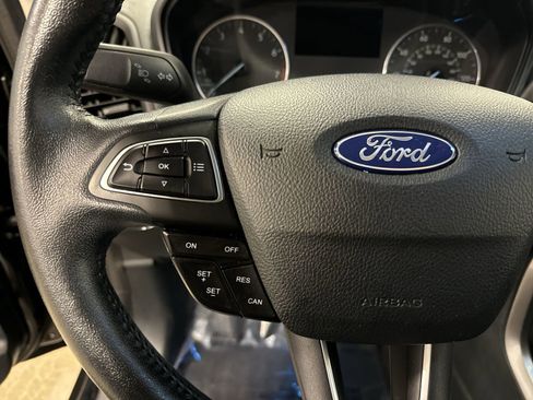 Used 2019 Ford EcoSport SE w/ SE Convenience Package image 12