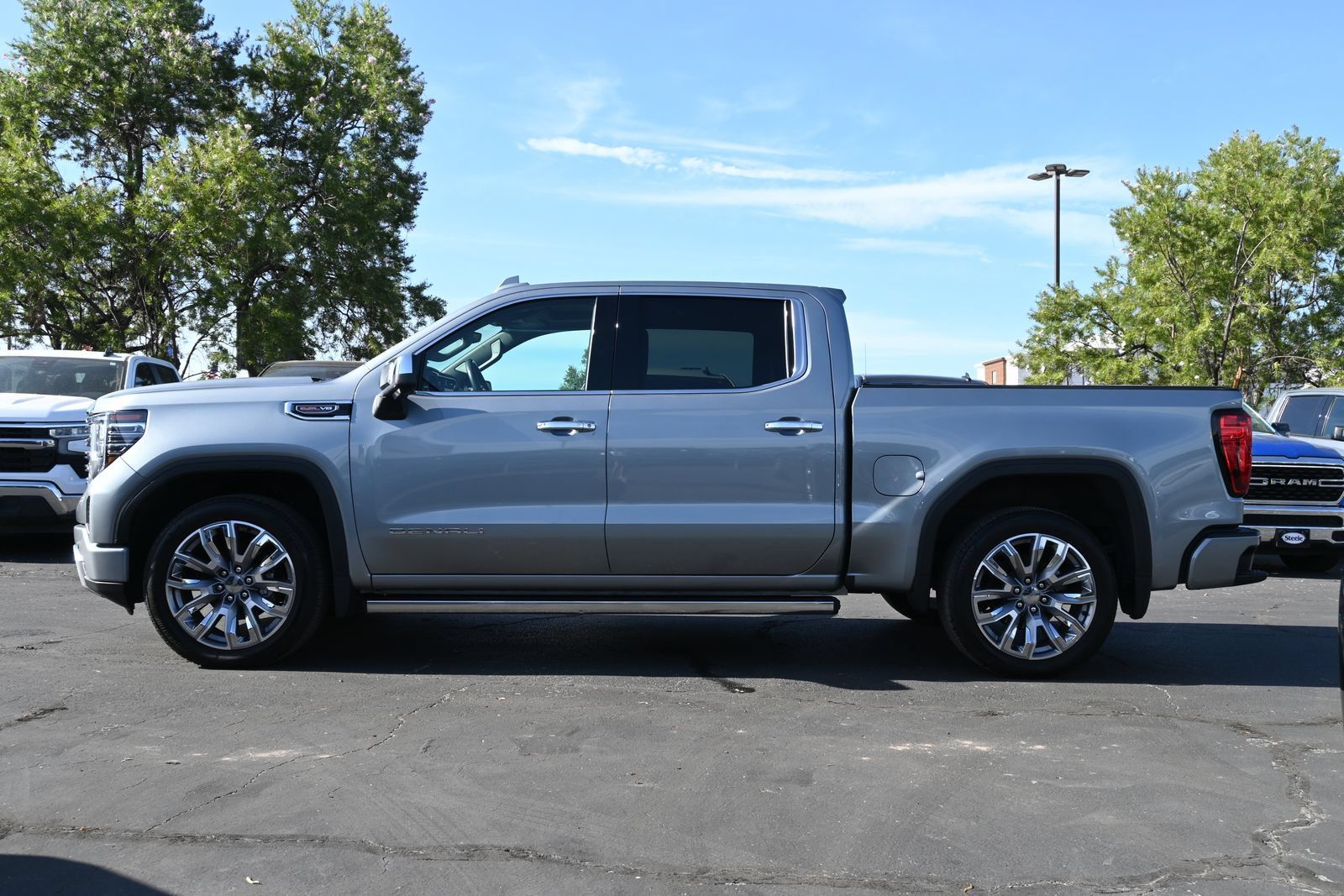 Used 2025 GMC Sierra 1500 Denali AWD/4WD image 4