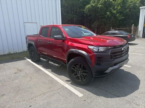 Used 2025 Chevrolet Colorado Trail Boss AWD/4WD image 4
