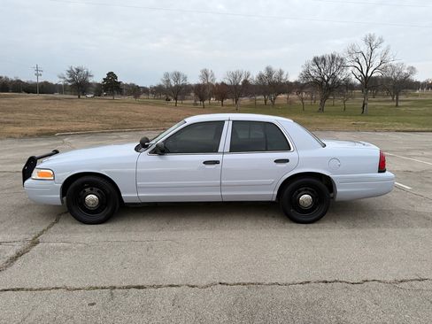 Used 2011 Ford Crown Victoria Police Interceptor w/ Radio Suppression Pkg image 3