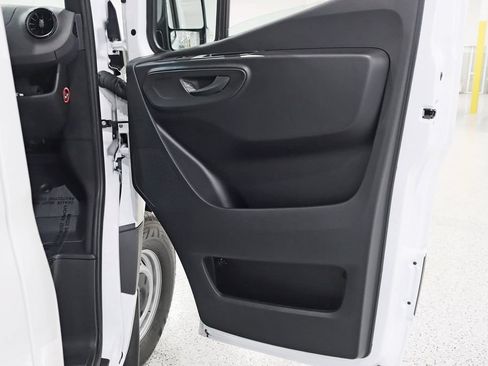 Used 2025 Mercedes-Benz Sprinter 2500 image 26