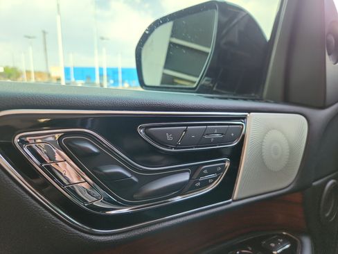 Used 2019 Lincoln Navigator Reserve AWD/4WD image 12