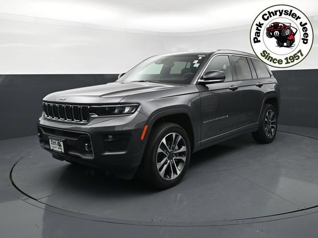 Used 2023 Jeep Grand Cherokee Overland AWD/4WD image 2