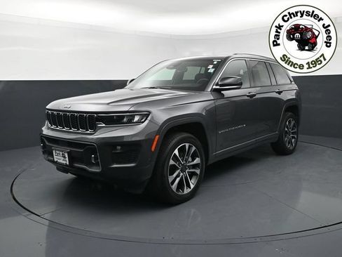 Used 2023 Jeep Grand Cherokee Overland AWD/4WD image 2