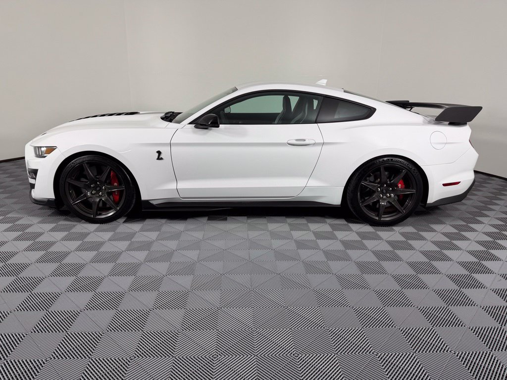 Used 2021 Ford Mustang Shelby GT500 w/ Carbon Fiber Track Pack RWD image 2