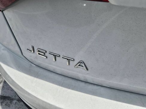 Certified 2023 Volkswagen Jetta SE w/ Panoramic Sunroof Package FWD image 11