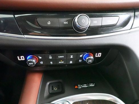 Used 2018 Buick Enclave Avenir w/ Avenir Technology Package AWD/4WD image 16