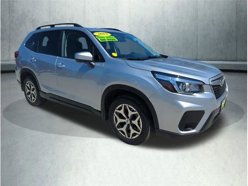 Used 2019 Subaru Forester Premium w/ All-Weather Package AWD/4WD image 8