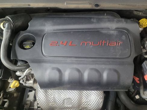 Used 2020 Jeep Renegade Latitude FWD image 30