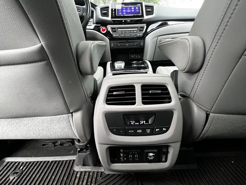 Used 2017 Honda Pilot Touring image 39