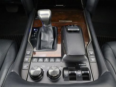 Used 2016 Lexus LX 570 4WD w/ Luxury Package image 33