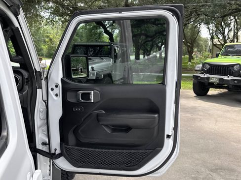 Used 2020 Jeep Wrangler Unlimited Rubicon w/ Quick Order Package 28Y Recon AWD/4WD image 40