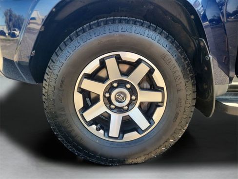 Used 2018 Toyota 4Runner TRD Off-Road Premium image 31