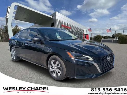 Certified 2025 Nissan Altima 2.5 S FWD image 1
