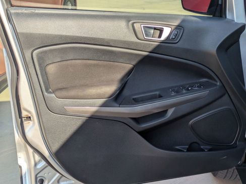 Used 2019 Ford EcoSport SE image 11