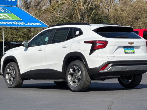 New 2026 Chevrolet Trax LT w/ Driver Confidence Package image 5