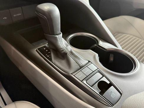 Used 2024 Toyota Camry SE AWD/4WD image 19