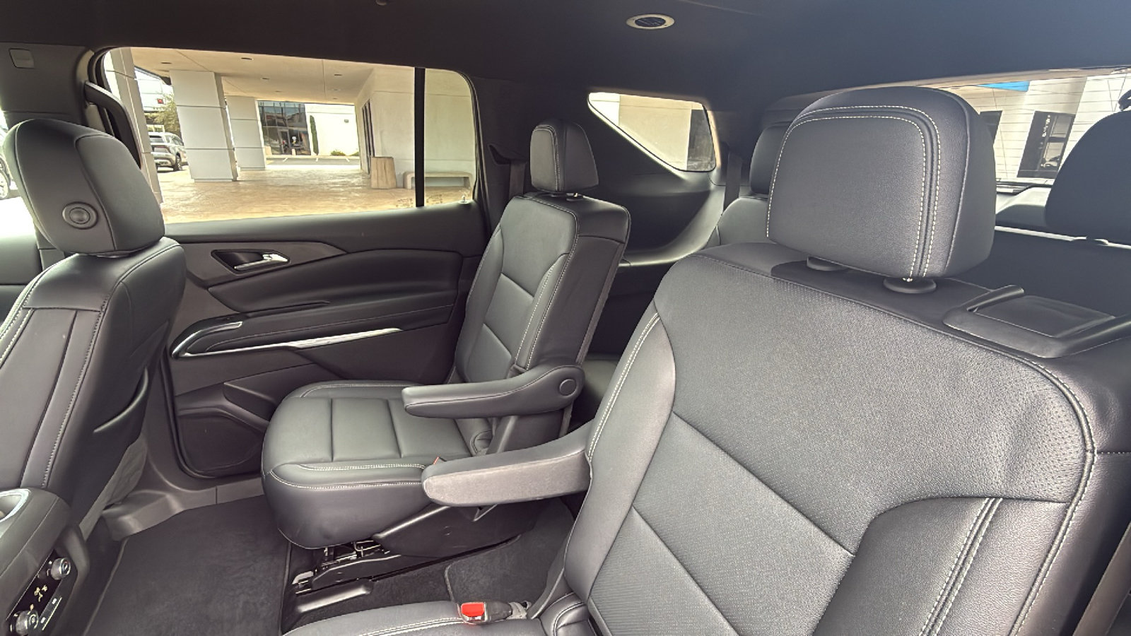 Used 2026 Chevrolet Traverse LT FWD image 24