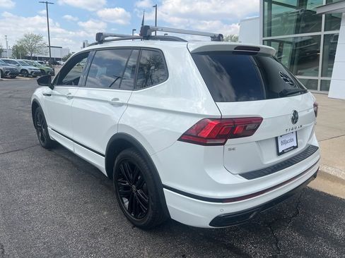 Used 2022 Volkswagen Tiguan SE R-Line AWD/4WD image 4