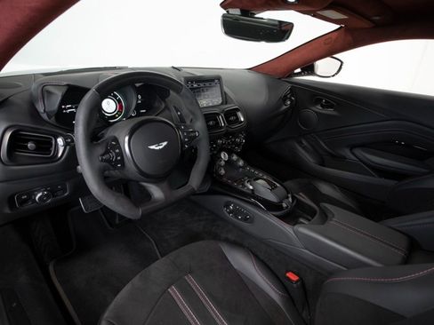 Used 2022 Aston Martin V8 Vantage Coupe image 5