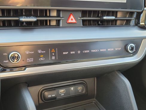 Certified 2024 Kia Sportage EX FWD image 27