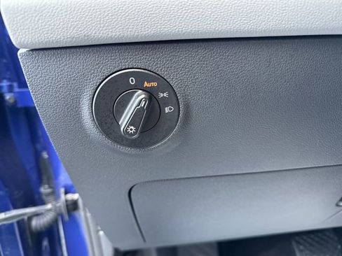 Certified 2024 Volkswagen Taos SE image 10