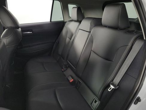 Used 2023 Toyota Corolla Cross XLE w/ Convenience Package image 18