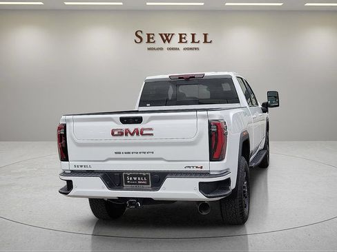 Used 2025 GMC Sierra 2500 AT4 w/ AT4 Premium Plus Package AWD/4WD image 5